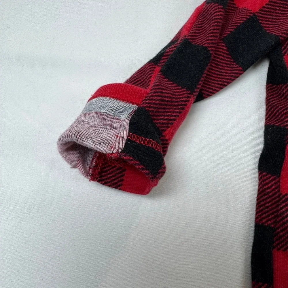 Old Navy Buffalo Plaid Fleece Footed Pajamas 0-3M Red Black‎ One Piece
